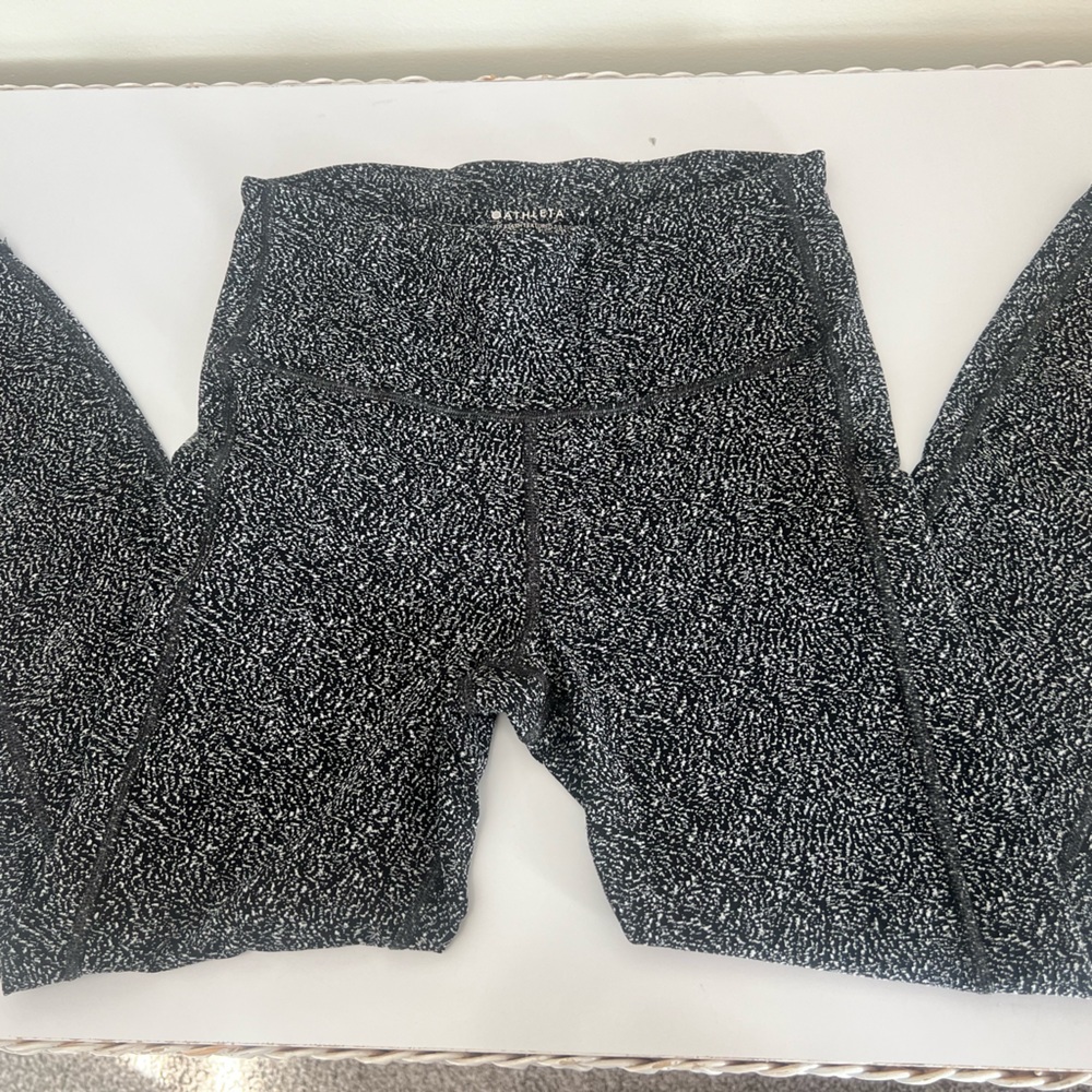 Athleta size small – ultimate stash textured 7/8 tight w/ side pockets. Like new